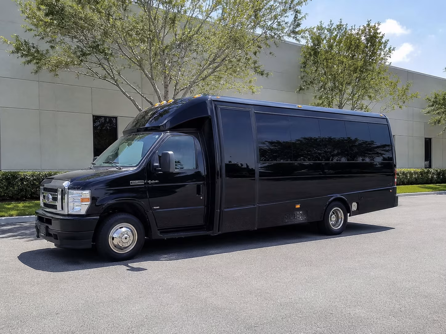 charter buses to smoothie king center shows and arena events
