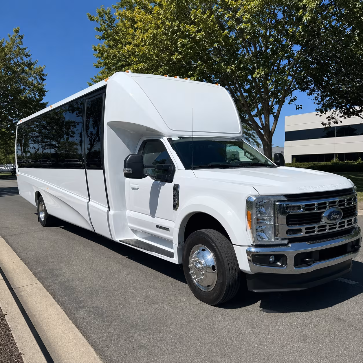 corporate airport transfer buses to and from louis armstrong international airport