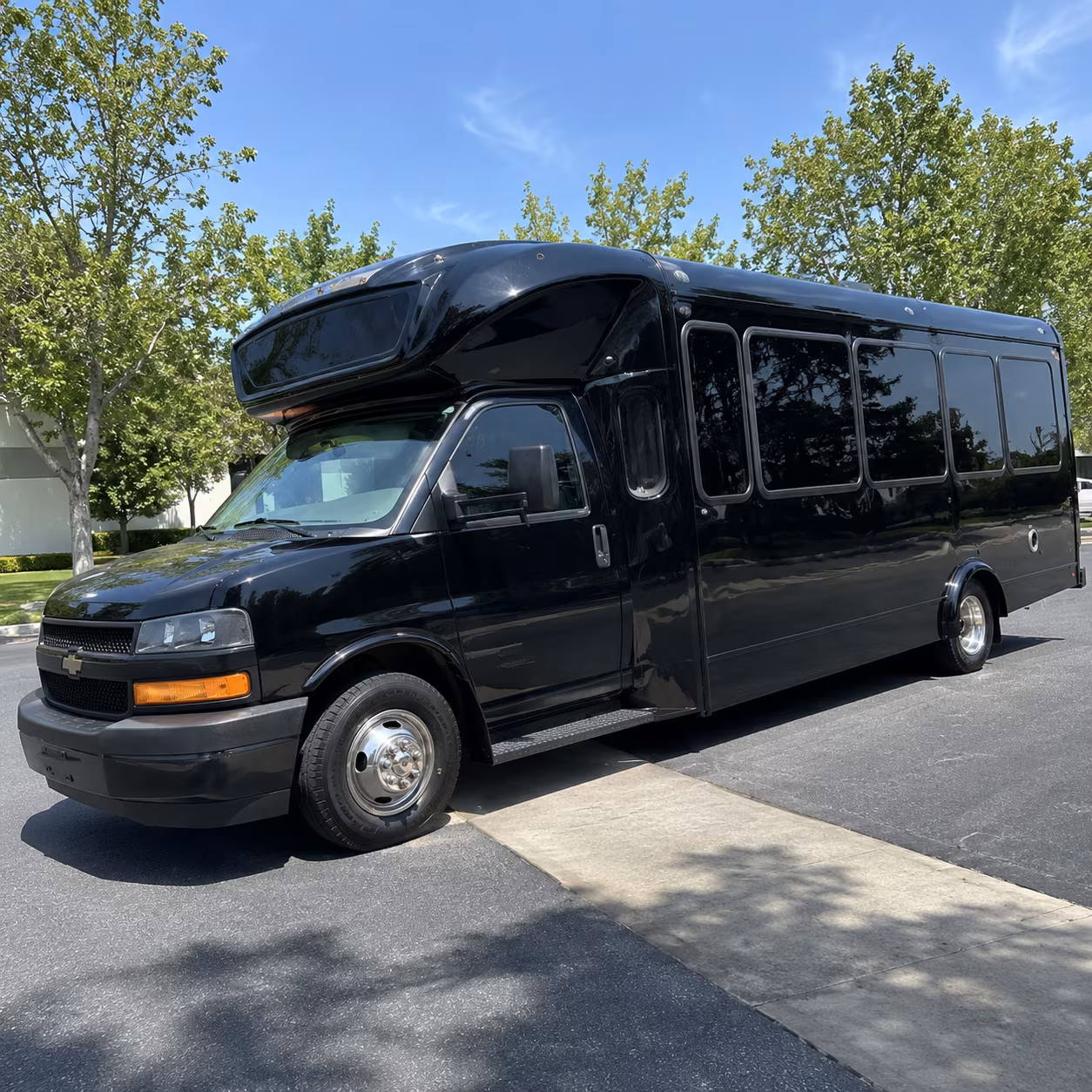 new orleans 15 passenger party bus
