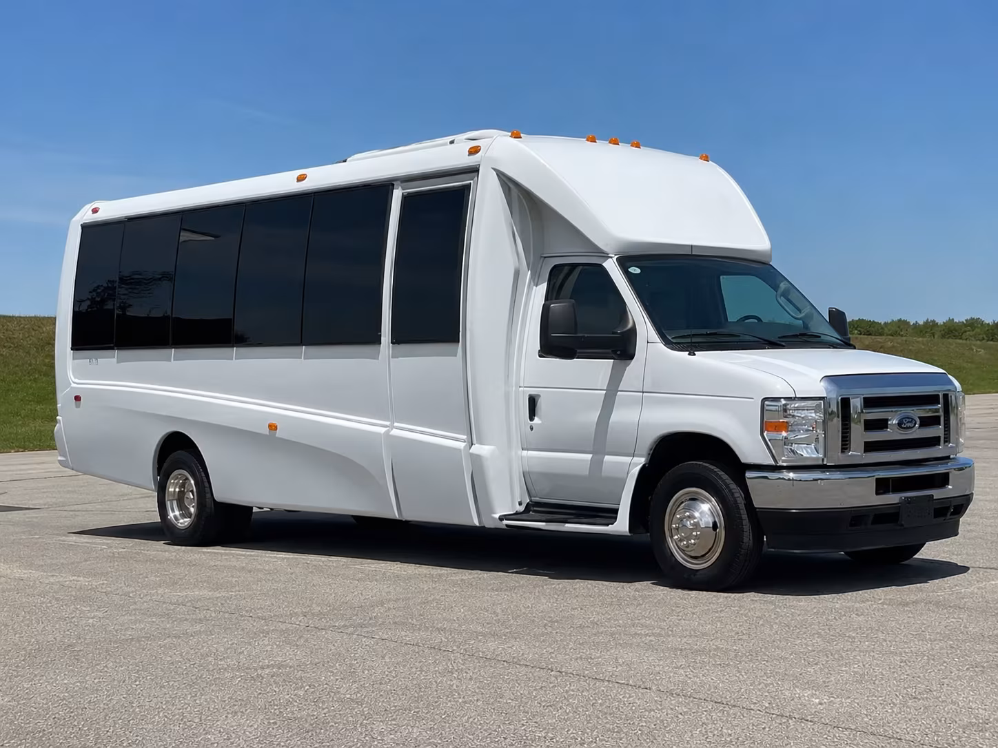 party buses and charter buses to pelicans games at smoothie king center